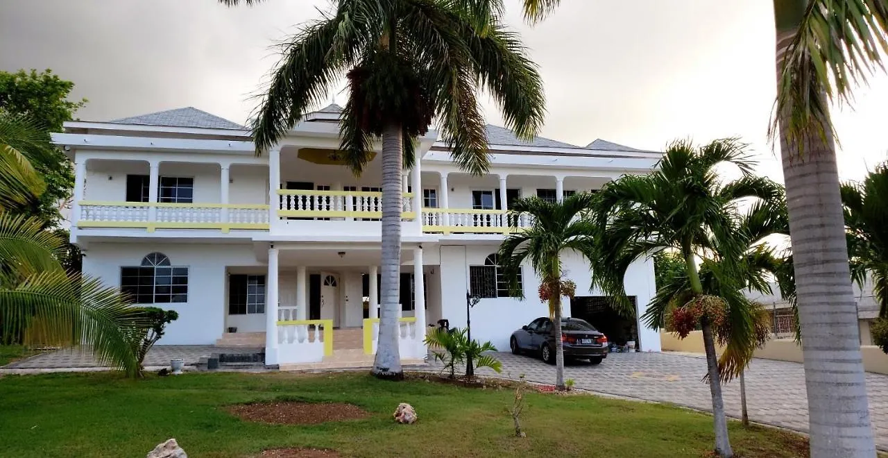 Coral Gardens Villa Бухта Монтего